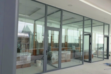 Vách Kính Cường Lực