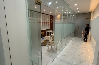 Vách Kính Cường Lực