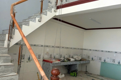 Cầu thang lan can kính Bình Tân